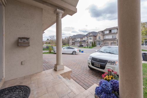 79 Elm Ave, Richmond Hill, ON, L4C6K8 | Card Image