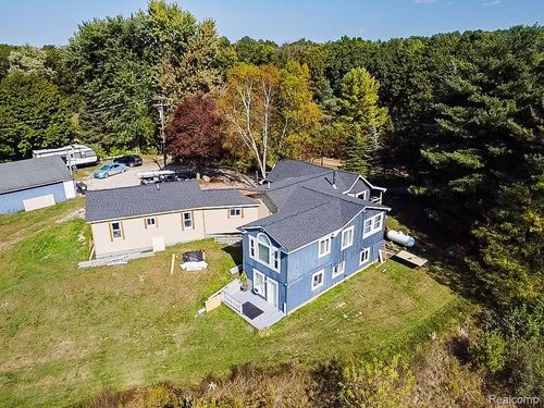 7441 Tipsico Lake Rd, Holly, MI, 48442-9132 | Card Image