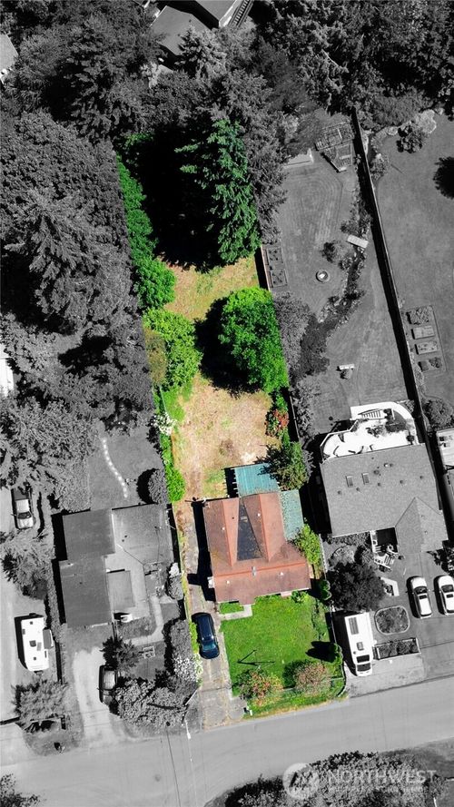 19054 18th Ave Ne, Shoreline, WA, 98155-2318 | Card Image