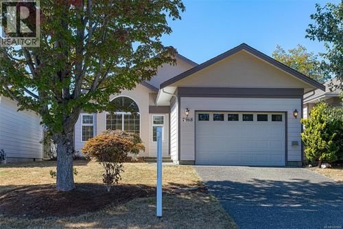 7968 Polo Park Crescent, Central Saanich, BC, V8M2J4 | Card Image
