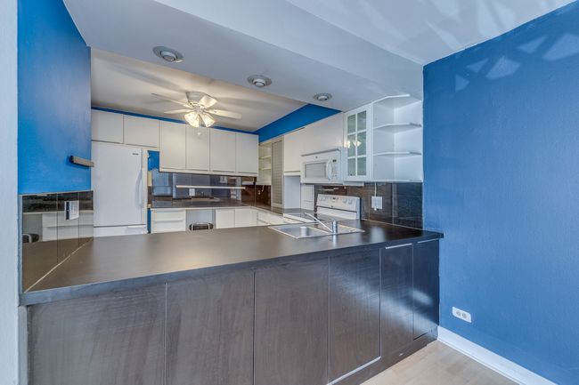 APT-2A - 4524 Kings Walk Dr, Condo with 2 bedrooms, 2 bathrooms and 2 parking in Rolling Meadows IL | Image 5