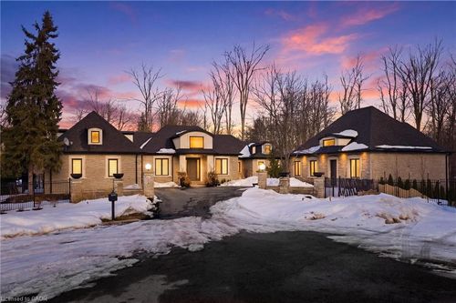 3205 Highpoint Crt, Burlington, ON, L7P0P9 | Card Image