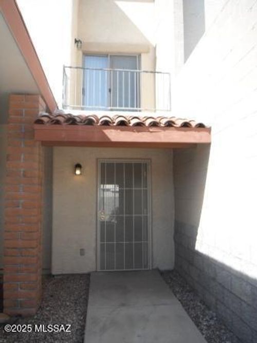 2020 W Dozemary Ct, Tucson, AZ, 85713-5551 | Card Image