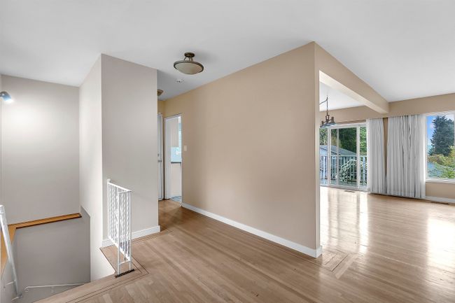 1386 Lawson Avenue, House other with 4 bedrooms, 2 bathrooms and 5 parking in West Vancouver BC | Image 25