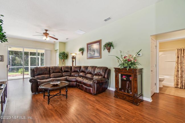 9094 Honeybee Lane, House other with 3 bedrooms, 2 bathrooms and null parking in Jacksonville FL | Image 8