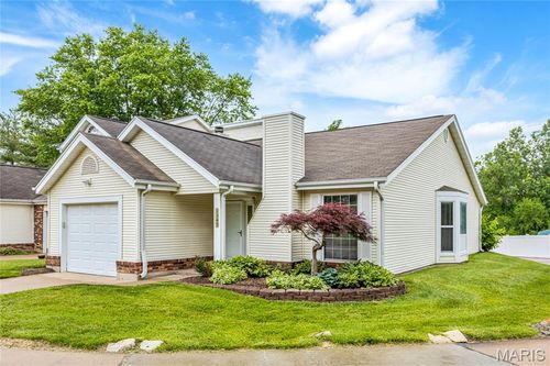 1345 Forest Creek Dr, Saint Peters, MO, 63303-5812 | Card Image