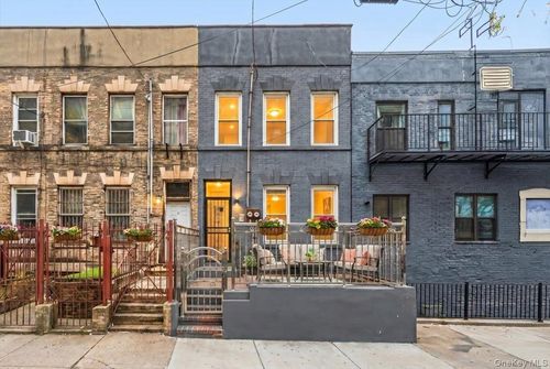 2050 Ryer Ave, Bronx, NY, 10457-3704 | Card Image