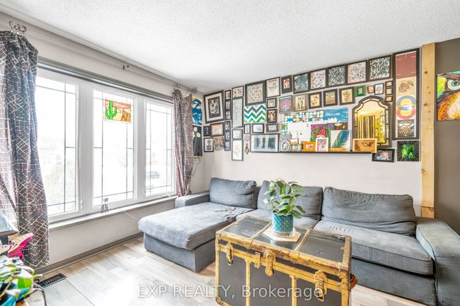 679 Frobisher Crt, House attached with 5 bedrooms, 3 bathrooms and 4 parking in Oshawa ON | Image 6