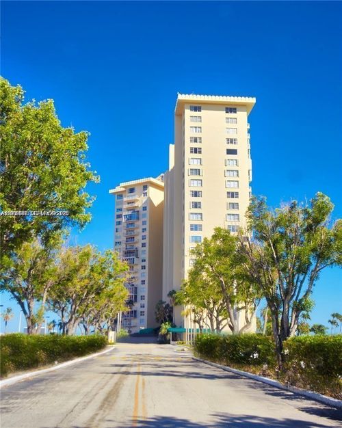 18e-11111 Biscayne Blvd, Miami, FL, 33181-3404 | Card Image