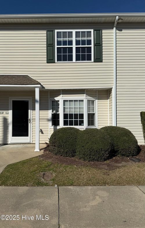 f2-2355 Vineyard Dr, Winterville, NC, 28590-9676 | Card Image