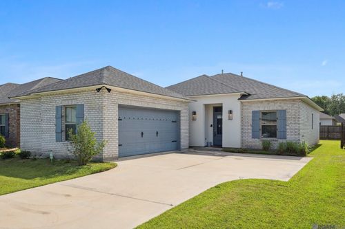30168 Sanctuary Blvd, Denham Springs, LA, 70726-1903 | Card Image