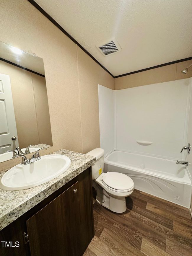 2nd Bathroom | Image 17