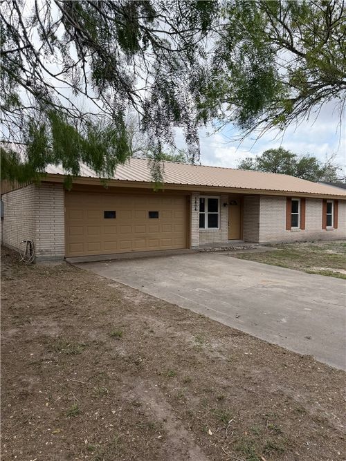 1404 Yellowstone Drive, Beeville, TX, 78102 | Card Image