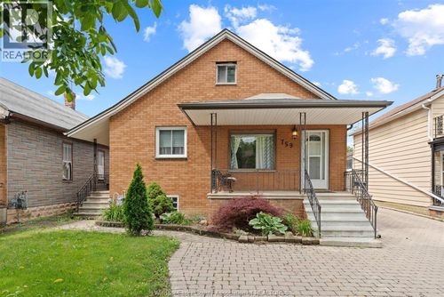 759 Glengarry Ave, Windsor, ON, N9A1R4 | Card Image
