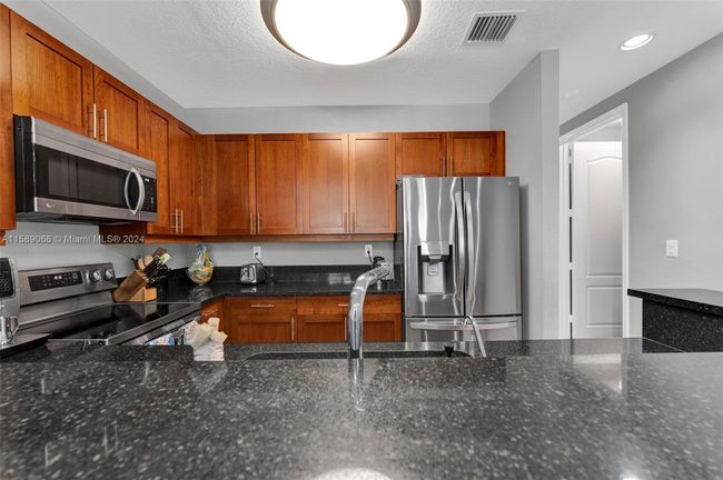 424 - 424 Sw 13th Ter, Condo with 4 bedrooms, 3 bathrooms and null parking in Fort Lauderdale FL | Image 6