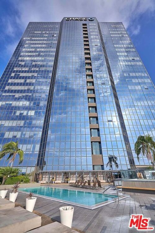 3001-1100 Wilshire Blvd, Los Angeles, CA, 90017-1968 | Card Image