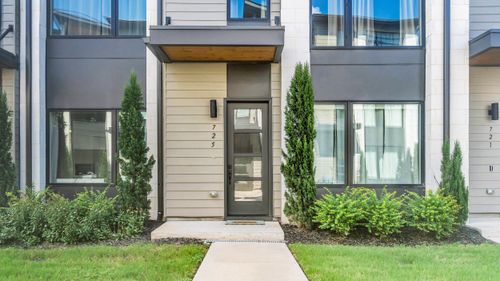 725 Burnside Pl, Chattanooga, TN, 37408-2405 | Card Image