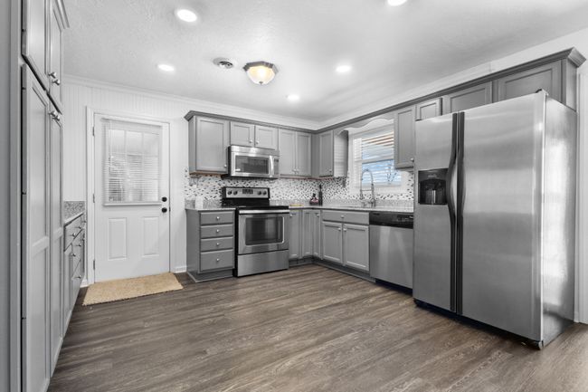591 Shore Dr, House other with 3 bedrooms, 2 bathrooms and 2 parking in Big Sandy TN | Image 5