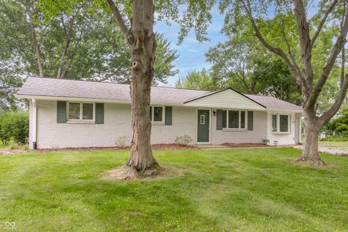 638 Karen Dr, Zionsville, IN, 46077-9594 | Card Image