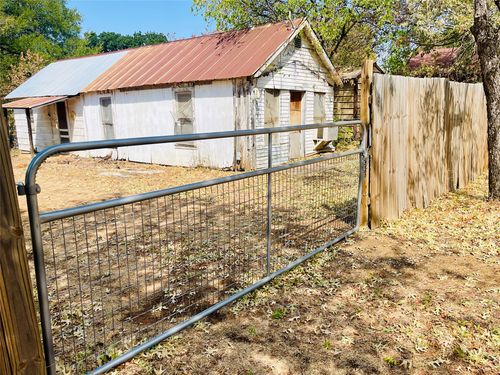 304 Ohio Ave, Graham, TX, 76450-2819 | Card Image