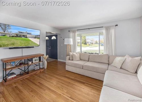 5256 Dickson Dr, Sterling Heights, MI, 48310-4637 | Card Image
