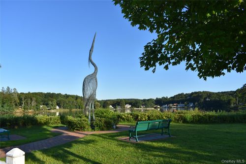 100 Centershore Rd, Centerport, NY, 11721-1527 | Card Image