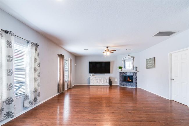 231 Spencer Lndg E, House other with 4 bedrooms, 3 bathrooms and 2 parking in La Porte TX | Image 15