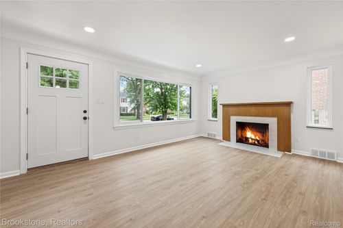 1929 Allard Ave, Grosse Pointe Woods, MI, 48236-1903 | Card Image