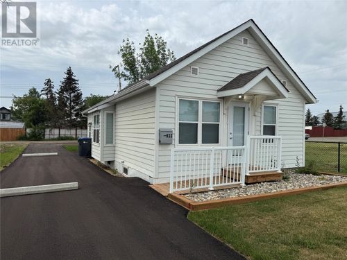 833 103 Ave, Dawson Creek, BC, V1G2G2 | Card Image
