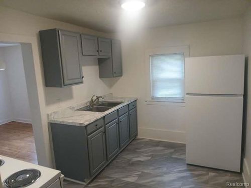 1409 Lyons Ave, Lansing, MI, 48910-1758 | Card Image