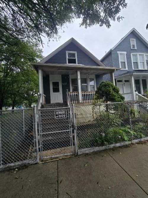 8237 S Burley Ave, CHICAGO, IL, 60617-1612 | Card Image
