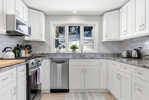 43 Woodside Ln, Arlington, MA, 02474 | Card Image