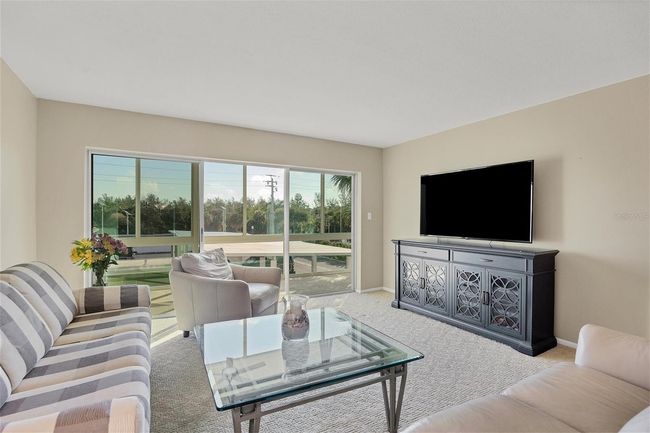 201 - 2100 Benjamin Franklin Dr, Condo with 2 bedrooms, 2 bathrooms and null parking in SARASOTA FL | Image 5