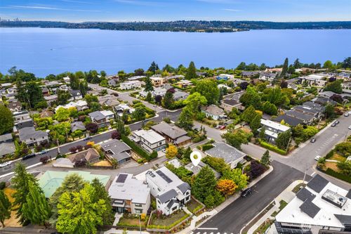 235 10th Ave W, Kirkland, WA, 98033-5316 | Card Image