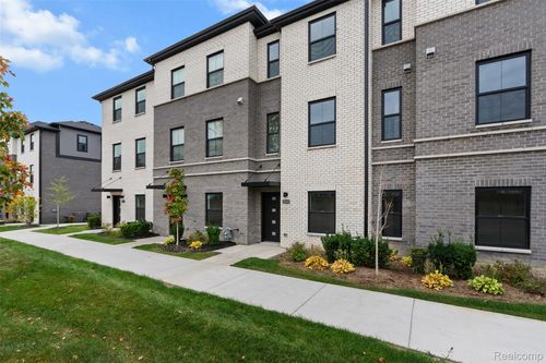 2845 Summers Pl, Troy, MI, 48084-2203 | Card Image