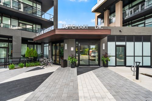 810-50 George Butchart Dr, North York, ON, M3K0C9 | Card Image