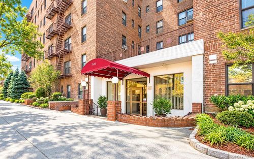 4m-71-11 Yellowstone Blvd, Forest Hills, NY, 11375-3514 | Card Image