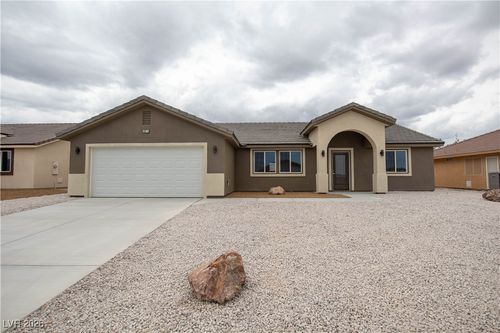 3871 N Mayfield Ranch Rd, Pahrump, NV, 89060-2670 | Card Image