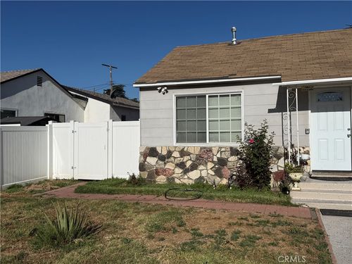 7045 Lindley, Reseda, CA, 91335 | Card Image
