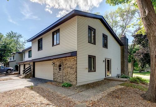 5624 Hyland Courts Dr, Bloomington, MN, 55437-1931 | Card Image