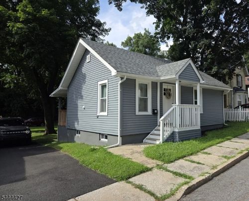 13 New Hampshire St, Newton, NJ, 07860-2210 | Card Image
