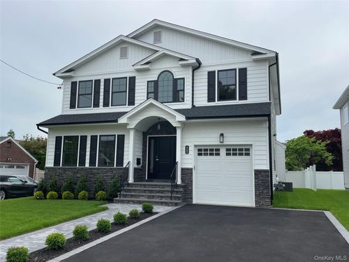 469 Andrews Rd, Mineola, NY, 11501-1003 | Card Image