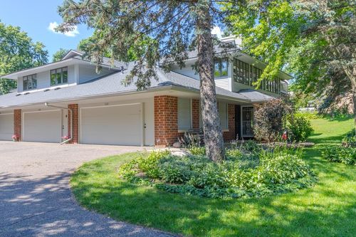 1142 Rose Pl, Roseville, MN, 55113-3207 | Card Image