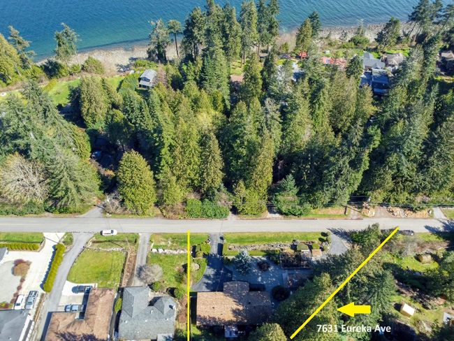 7631 Eureka Avenue, House other with 2 bedrooms, 2 bathrooms and null parking in Halfmoon Bay BC | Image 3