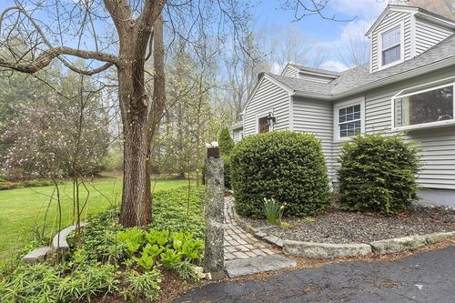 42 New Salem Rd, Petersham, MA, 01366-9703 | Card Image