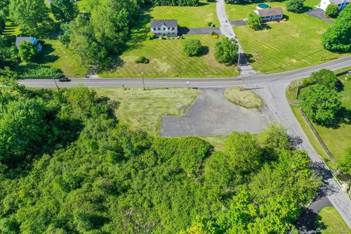 55 Cross Rd, Marlboro, NY, 12542-6011 | Card Image