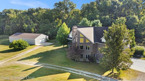 2271 S Stone Barn, Milford, MI, 48380-1842 | Card Image