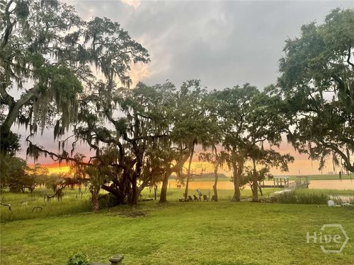 19 Falligant Ave, Savannah, GA, 31410-1409 | Card Image