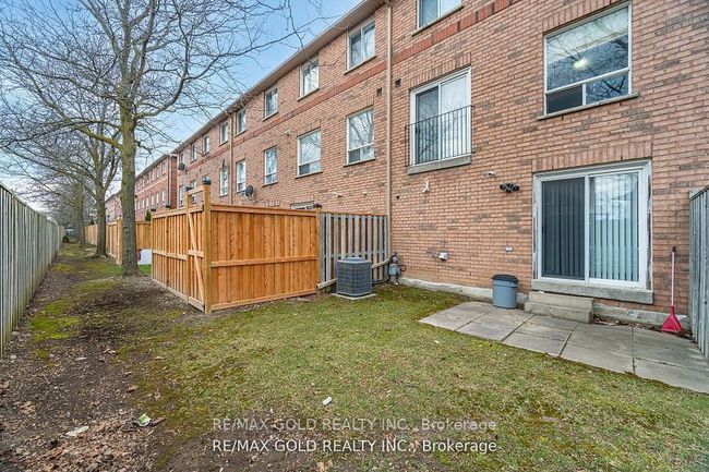 39 - 2 Clay Brick Crt, Condo with 3 bedrooms, 3 bathrooms and 1 parking in Brampton ON | Image 34
