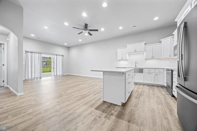 Living Room/Kitchen | Image 6